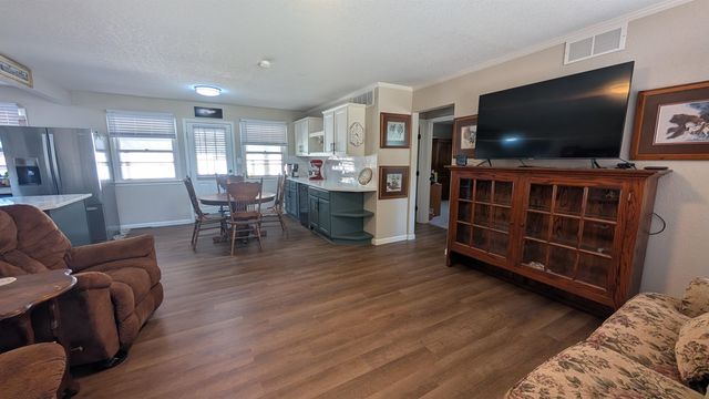 626 N Friend St, Belle Plaine, KS 67013