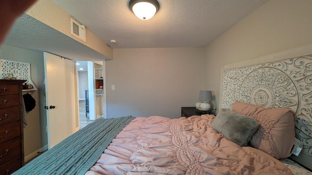 626 N Friend St, Belle Plaine, KS 67013