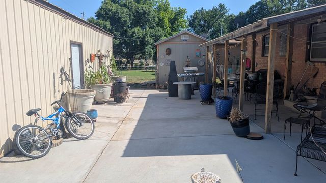 626 N Friend St, Belle Plaine, KS 67013