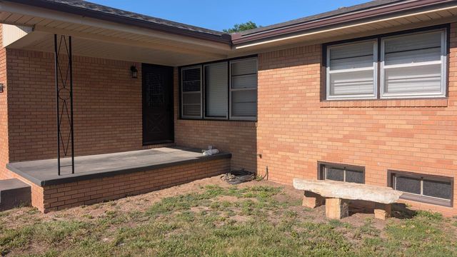 626 N Friend St, Belle Plaine, KS 67013