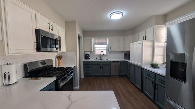 626 N Friend St, Belle Plaine, KS 67013