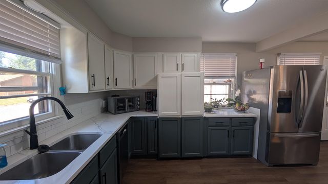 626 N Friend St, Belle Plaine, KS 67013