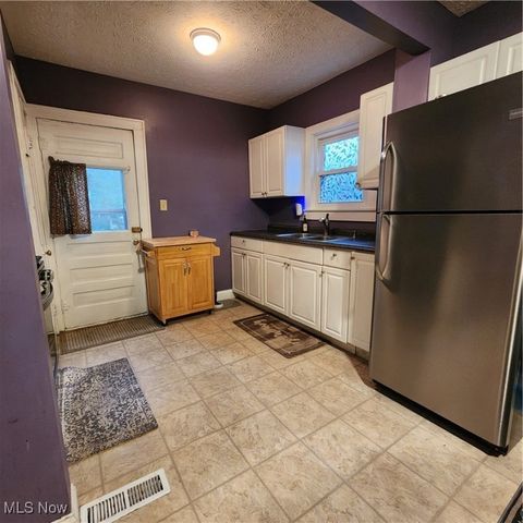 2500 9th Court, Cuyahoga Falls, OH 44221