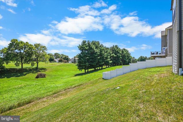 316 HOLLYHOCK DR, Manchester, PA 17345