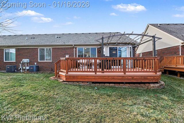 52458 Westfield Drive, Macomb, MI 48042