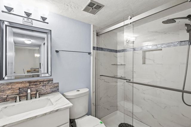 3564 LAKE BAYSHORE DRIVE 203, Bradenton, FL 34205