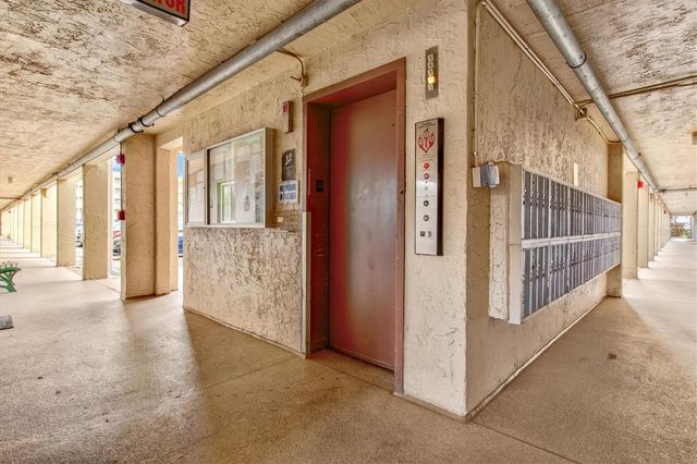 3564 LAKE BAYSHORE DRIVE 203, Bradenton, FL 34205