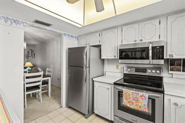 3564 LAKE BAYSHORE DRIVE 203, Bradenton, FL 34205