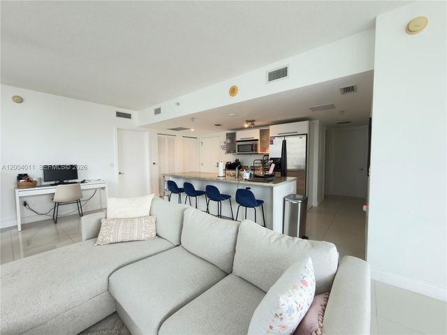 185 SW 7th St 2711, Miami, FL 33130