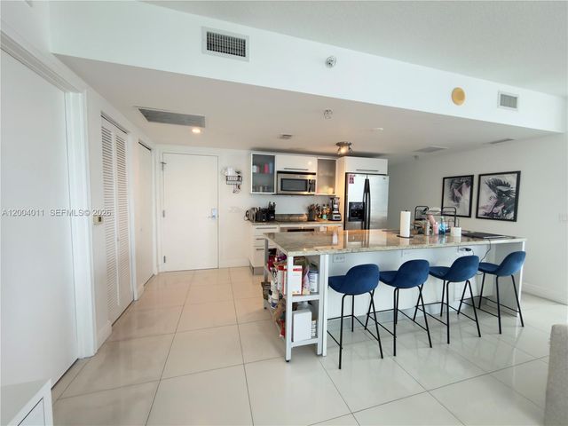 185 SW 7th St 2711, Miami, FL 33130