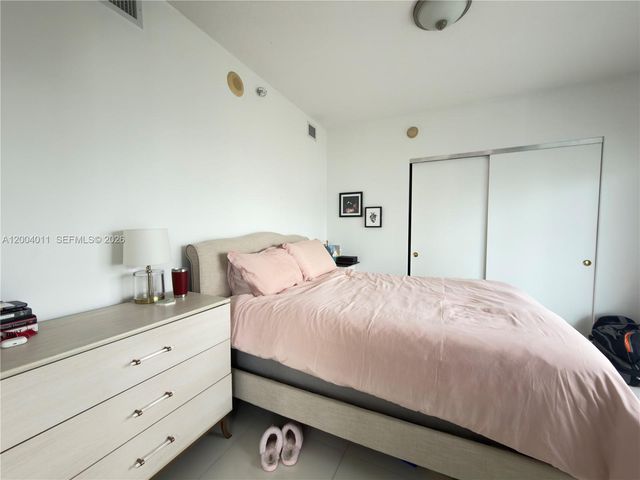 185 SW 7th St 2711, Miami, FL 33130