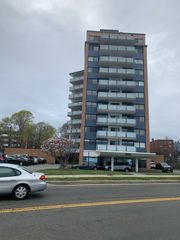 300 Lynn Shore Dr 603, Lynn, MA 01902