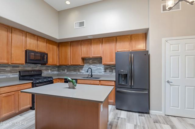 9389 S Avenida Mochuelo, Vail, AZ 85641