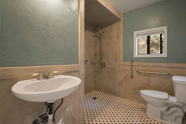 498 E 8th Ave, Chico, CA 95926