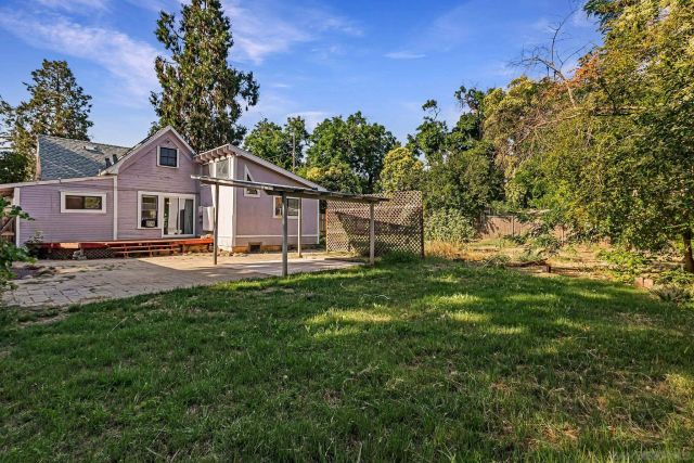 498 E 8th Ave, Chico, CA 95926