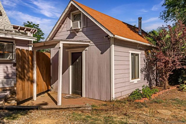 498 E 8th Ave, Chico, CA 95926