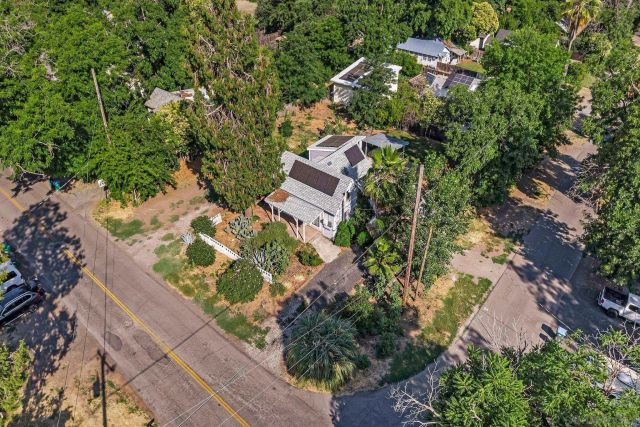 498 E 8th Ave, Chico, CA 95926