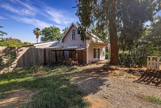 498 E 8th Ave, Chico, CA 95926