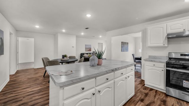 3521 Kenwood Avenue, Fort Worth, TX 76116