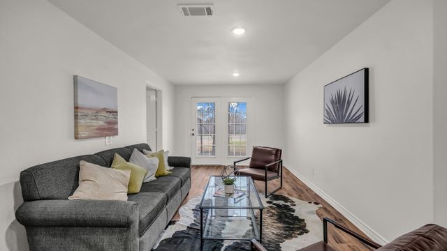 3521 Kenwood Avenue, Fort Worth, TX 76116