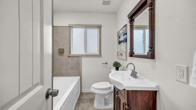 3521 Kenwood Avenue, Fort Worth, TX 76116