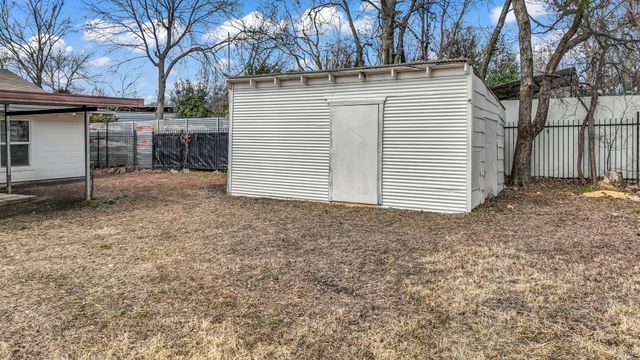 3521 Kenwood Avenue, Fort Worth, TX 76116