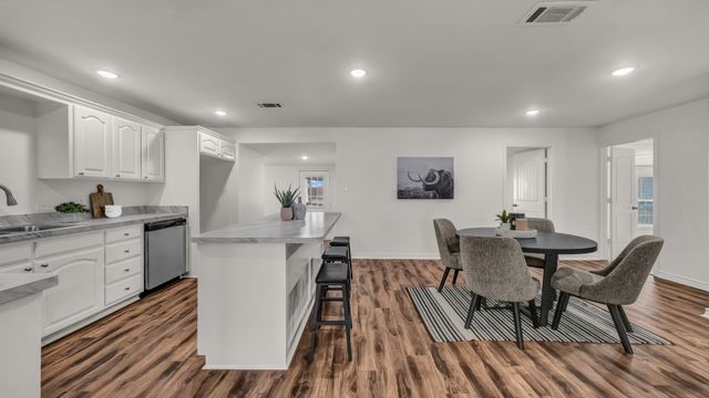 3521 Kenwood Avenue, Fort Worth, TX 76116