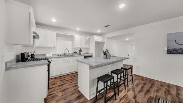 3521 Kenwood Avenue, Fort Worth, TX 76116