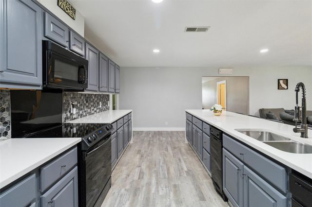 305 Canyon Wren DR, Buda, TX 78610