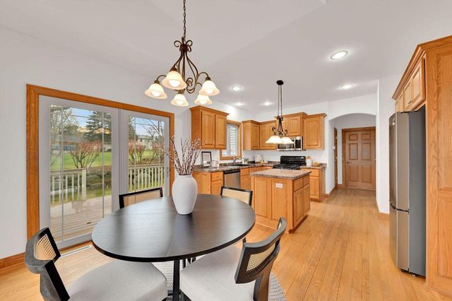 3027 Joshua LANE, West Bend, WI 53095