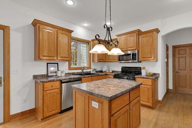 3027 Joshua LANE, West Bend, WI 53095