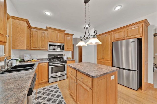 3027 Joshua LANE, West Bend, WI 53095