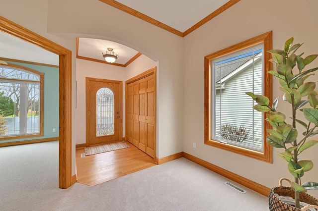 3027 Joshua LANE, West Bend, WI 53095