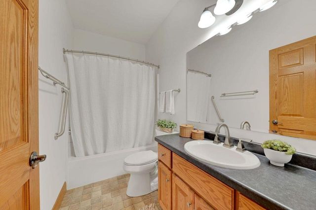 3027 Joshua LANE, West Bend, WI 53095