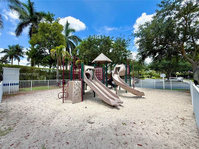 9612 Lily Bank Ct, Riviera Beach, FL 33407