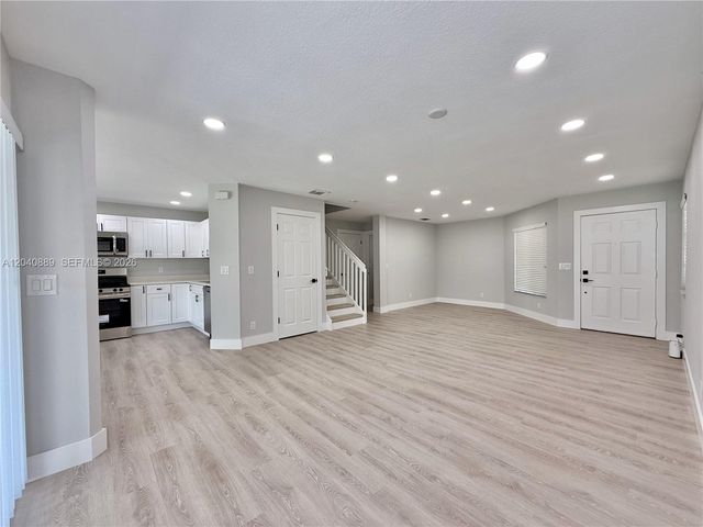 9612 Lily Bank Ct, Riviera Beach, FL 33407
