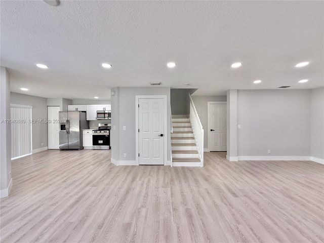 9612 Lily Bank Ct, Riviera Beach, FL 33407