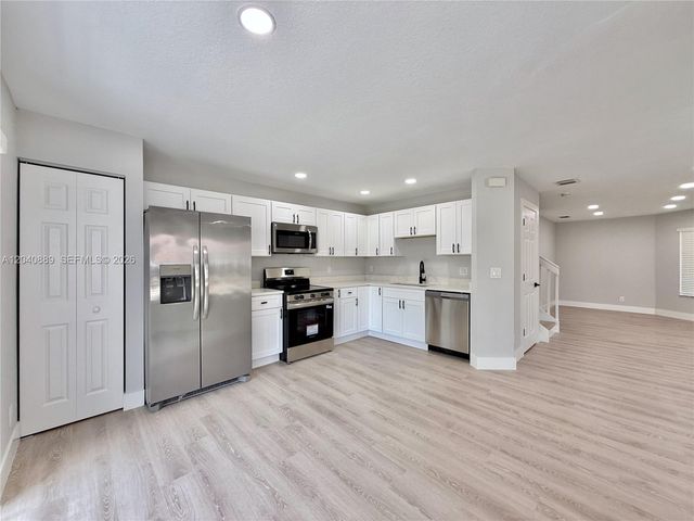 9612 Lily Bank Ct, Riviera Beach, FL 33407