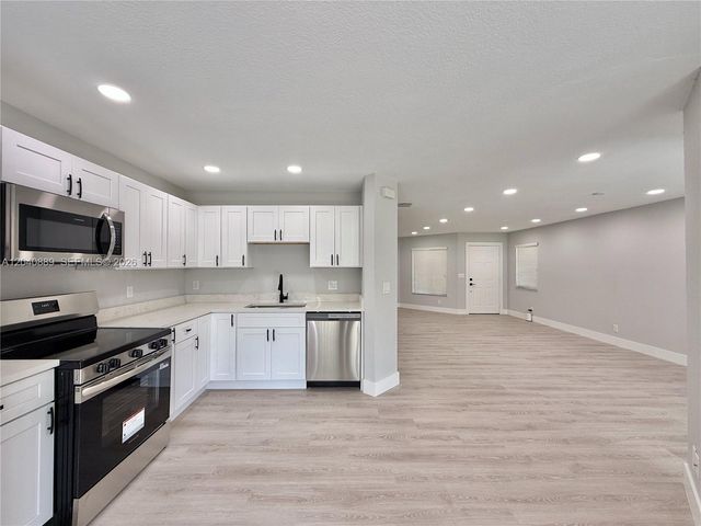 9612 Lily Bank Ct, Riviera Beach, FL 33407