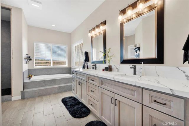 9926 Fir St, Oak Hills, CA 92344