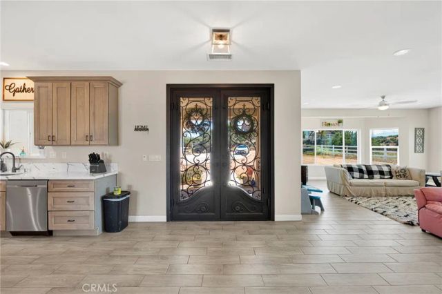 9926 Fir St, Oak Hills, CA 92344