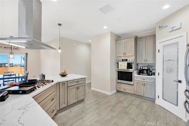 9926 Fir St, Oak Hills, CA 92344