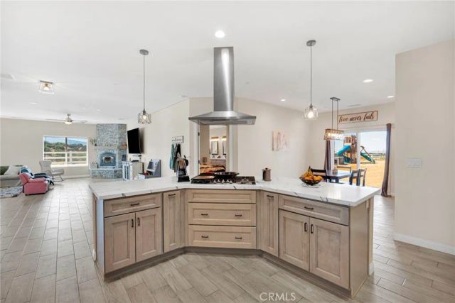 9926 Fir St, Oak Hills, CA 92344