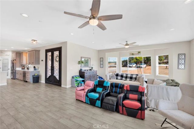 9926 Fir St, Oak Hills, CA 92344