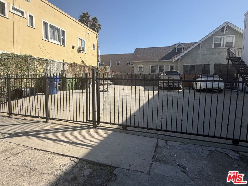 456 W 52nd Street, Los Angeles, CA 90037 — photo 4