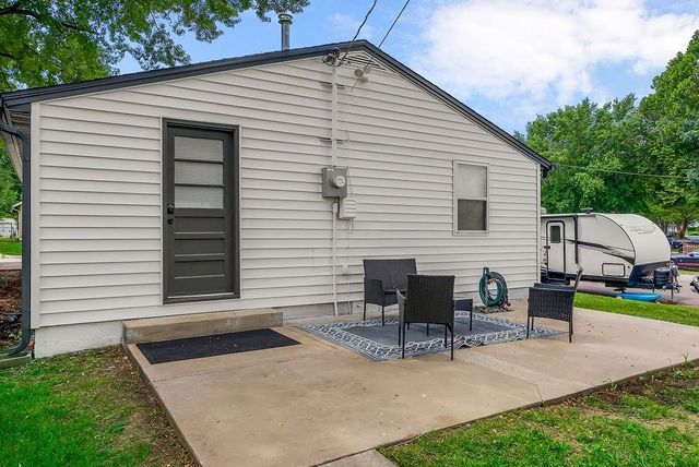 200 E Mccarty Street, Edgerton, KS 66021