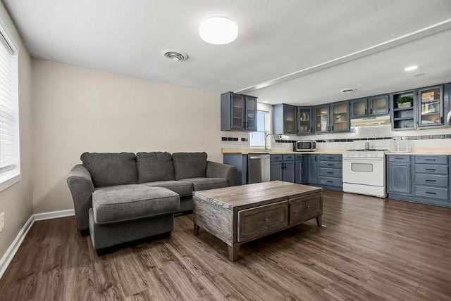 200 E Mccarty Street, Edgerton, KS 66021