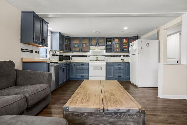 200 E Mccarty Street, Edgerton, KS 66021