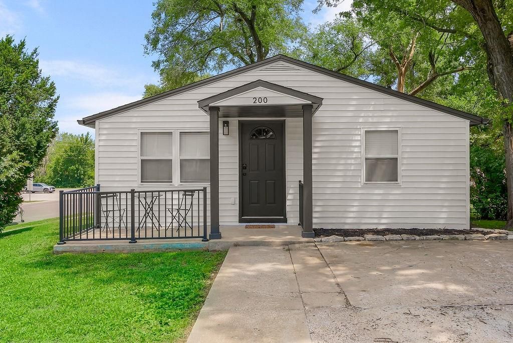 200 E Mccarty Street, Edgerton, KS 66021