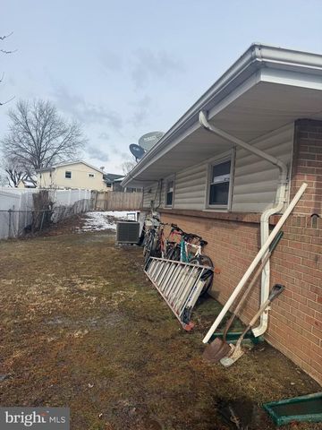 703 E DICKENSON CT, Sterling, VA 20164